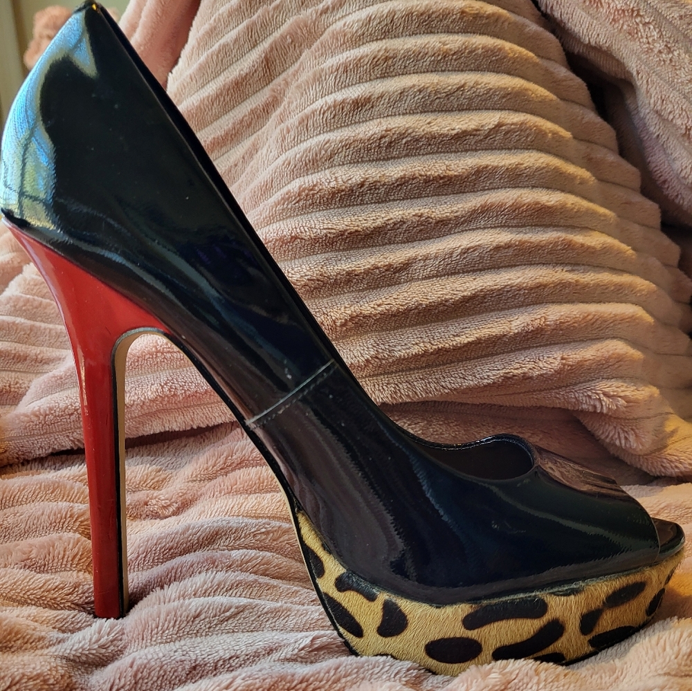 STEVE MADDEN - Black Patent Leather with Red Stiletto Heel, Leopard Print